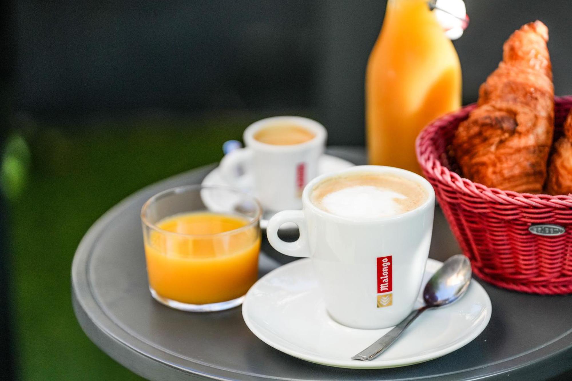 Logis Hotel & Restaurant Le Cadet De Gascogne Saint-Justin  エクステリア 写真