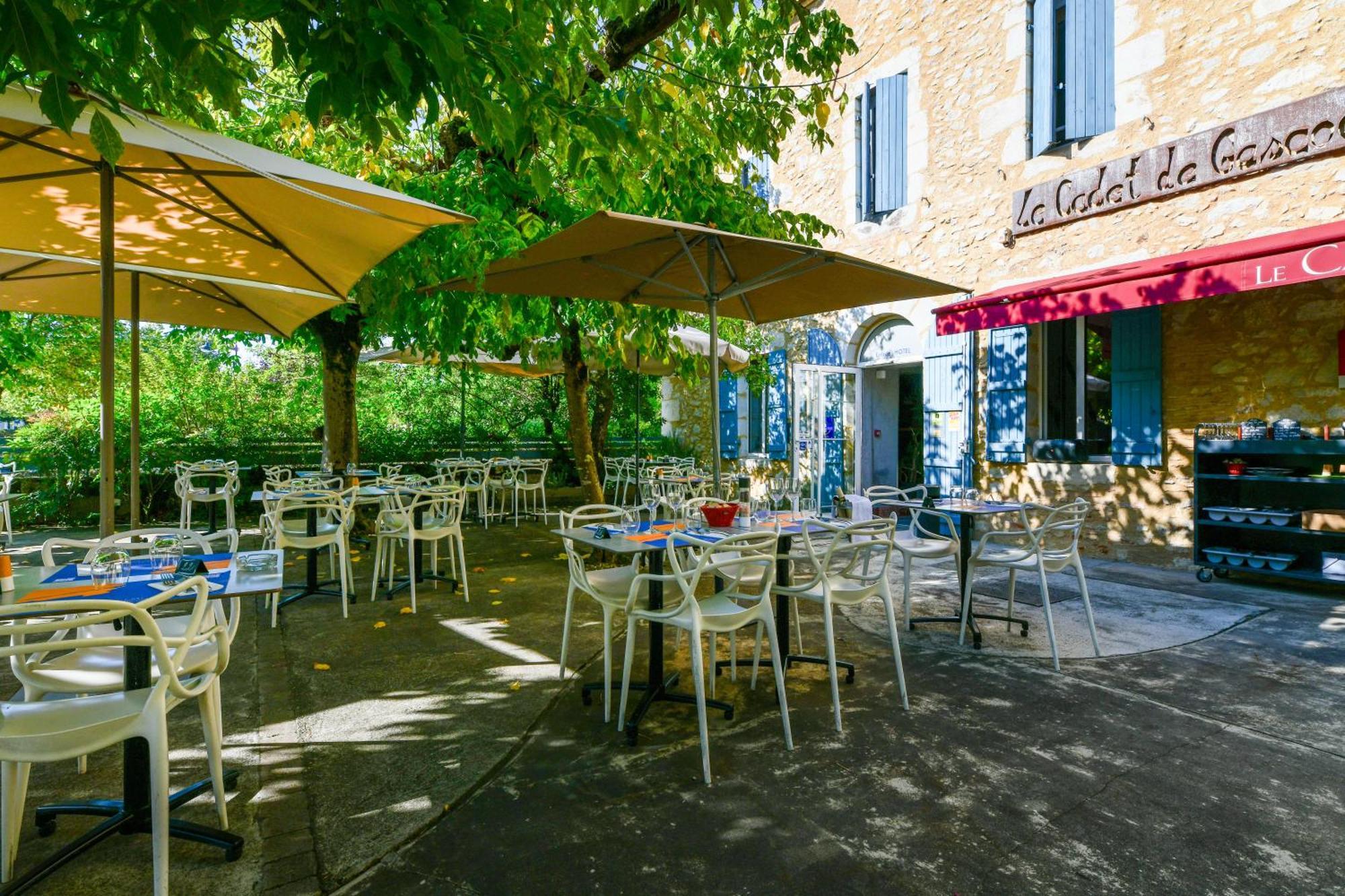 Logis Hotel & Restaurant Le Cadet De Gascogne Saint-Justin  エクステリア 写真