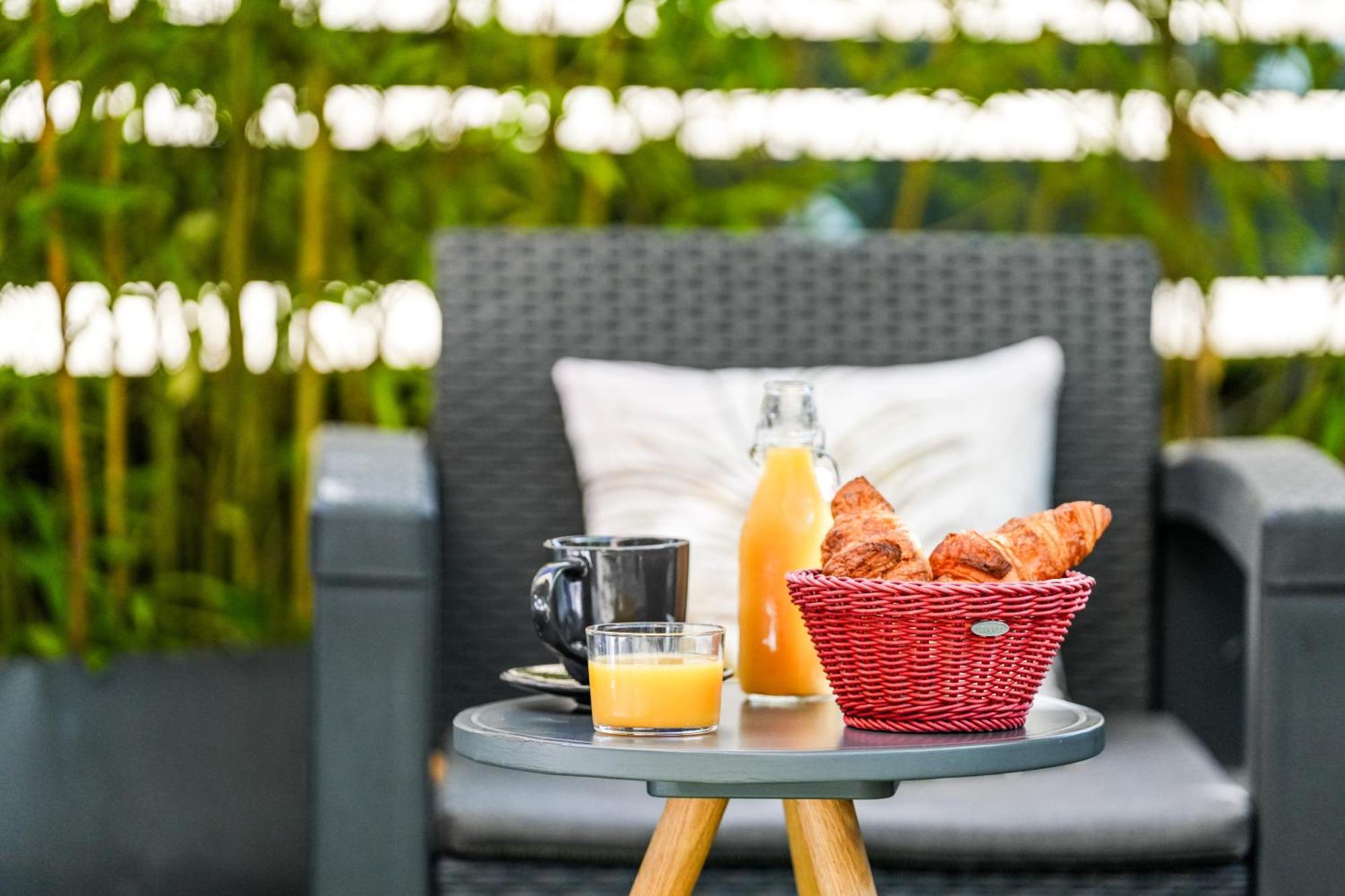 Logis Hotel & Restaurant Le Cadet De Gascogne Saint-Justin  エクステリア 写真