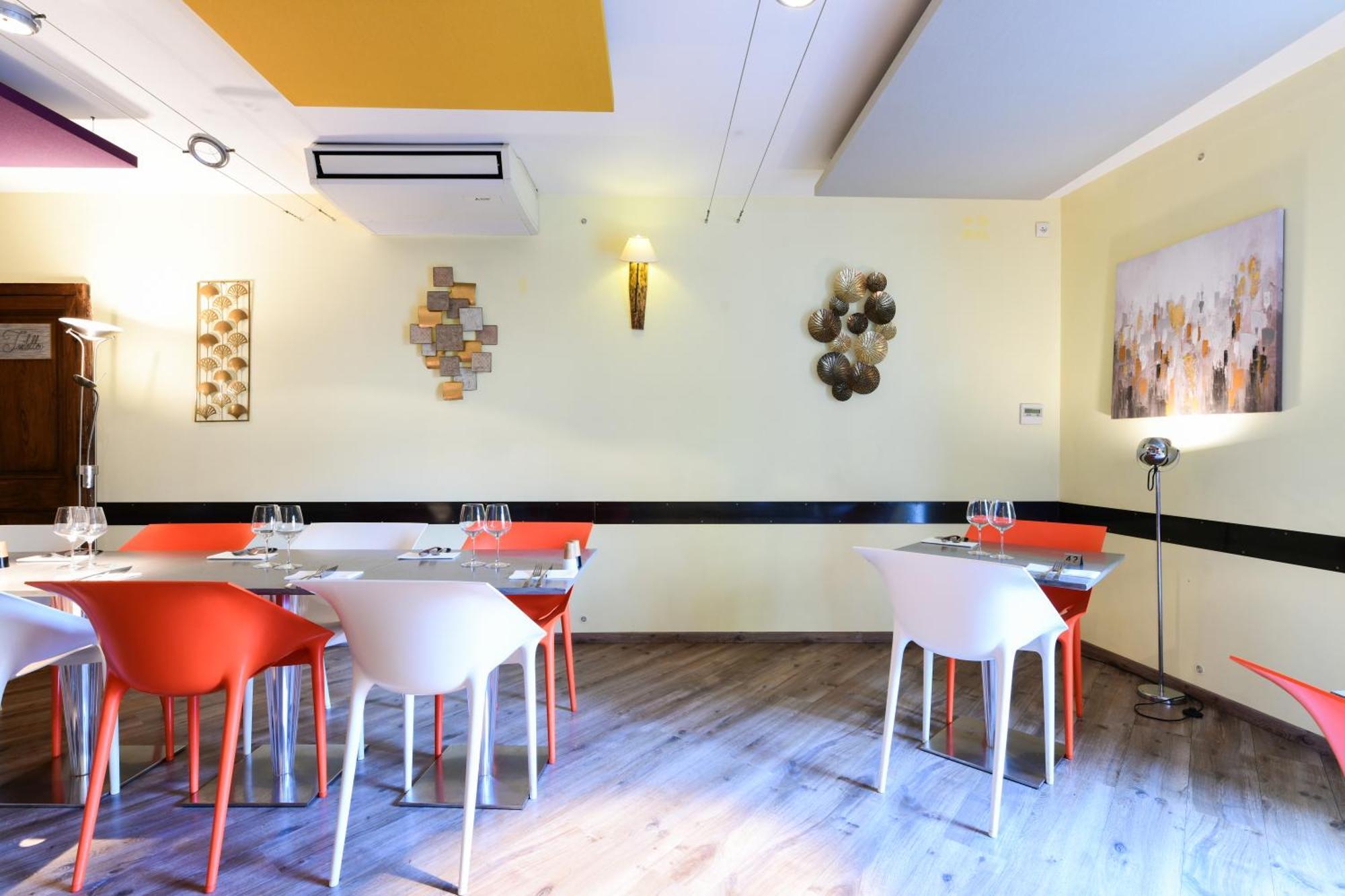Logis Hotel & Restaurant Le Cadet De Gascogne Saint-Justin  エクステリア 写真