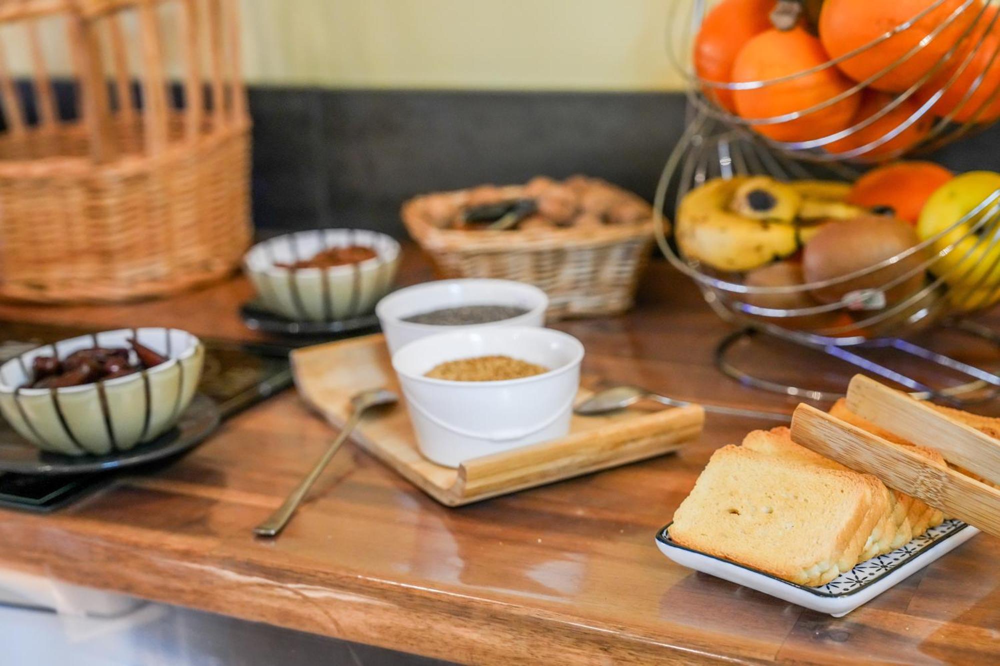 Logis Hotel & Restaurant Le Cadet De Gascogne Saint-Justin  エクステリア 写真