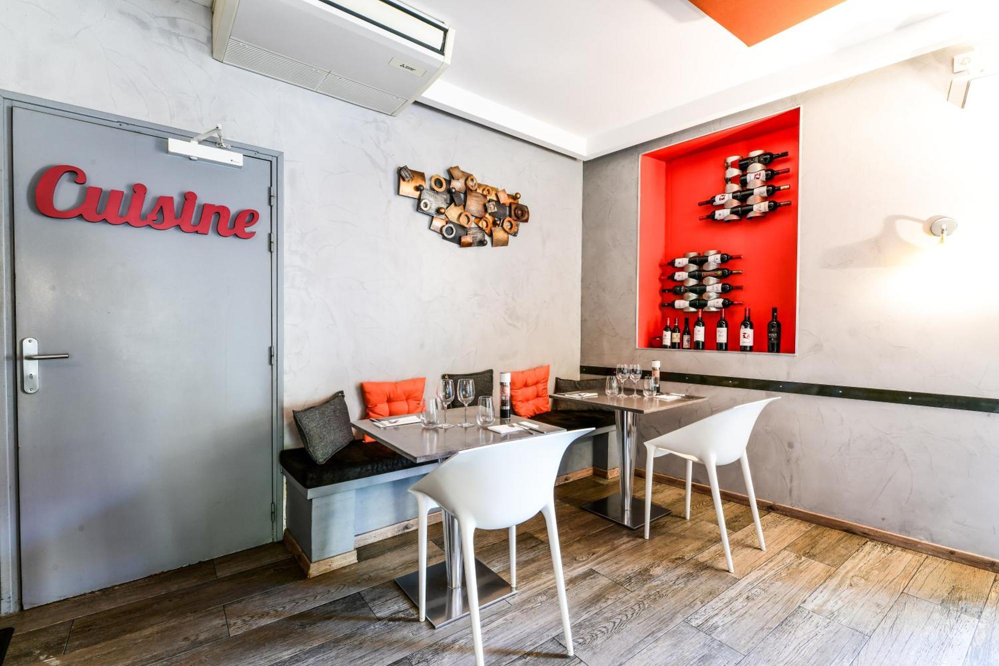 Logis Hotel & Restaurant Le Cadet De Gascogne Saint-Justin  エクステリア 写真