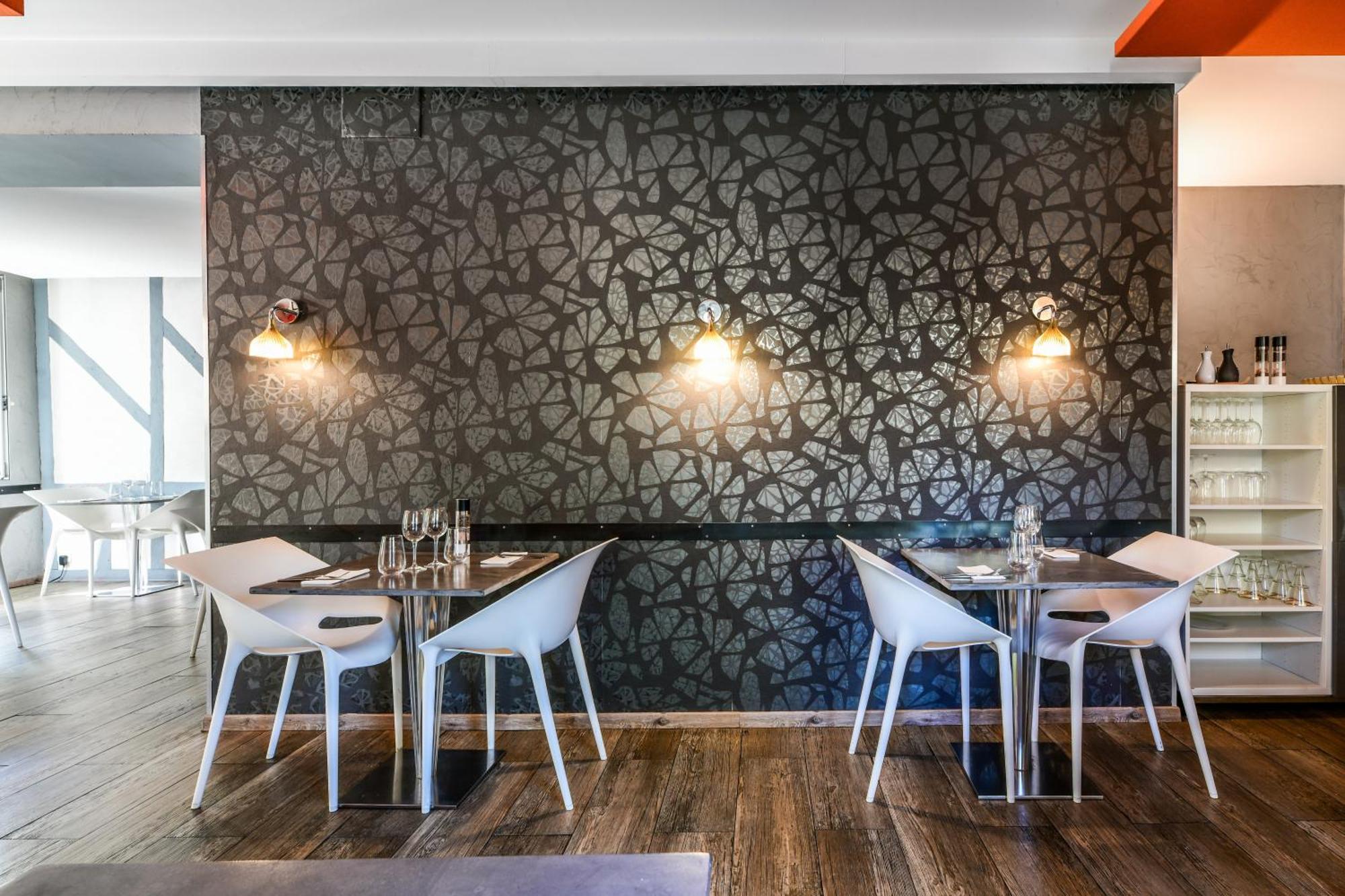 Logis Hotel & Restaurant Le Cadet De Gascogne Saint-Justin  エクステリア 写真
