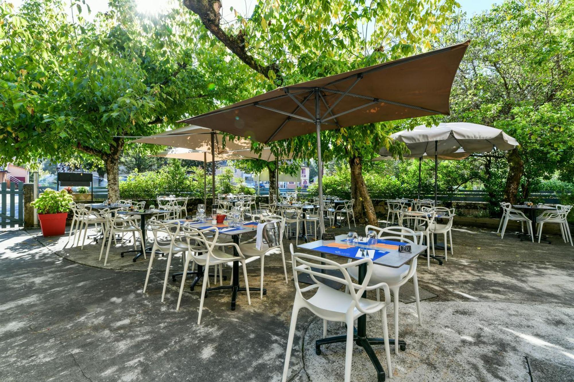Logis Hotel & Restaurant Le Cadet De Gascogne Saint-Justin  エクステリア 写真