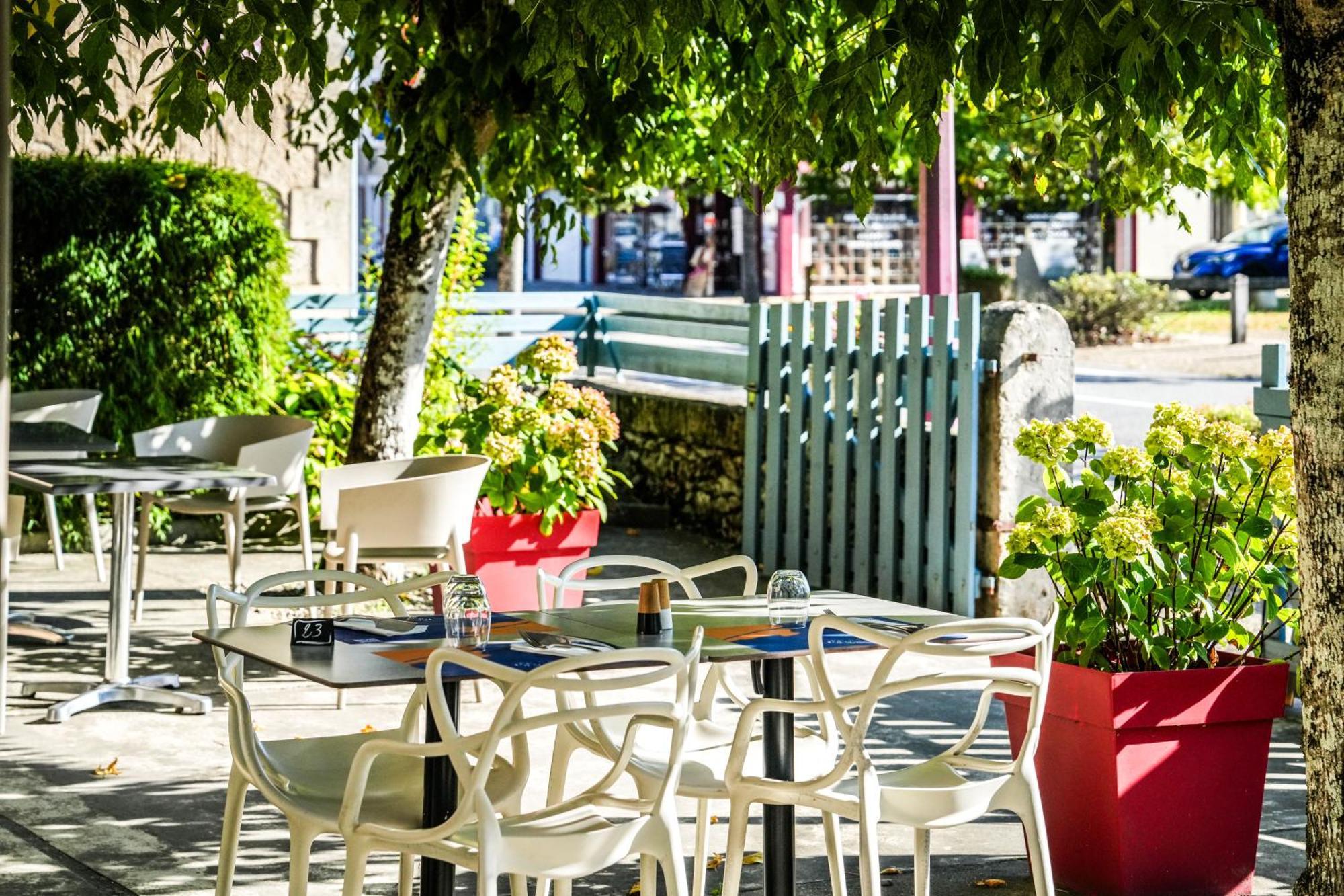 Logis Hotel & Restaurant Le Cadet De Gascogne Saint-Justin  エクステリア 写真