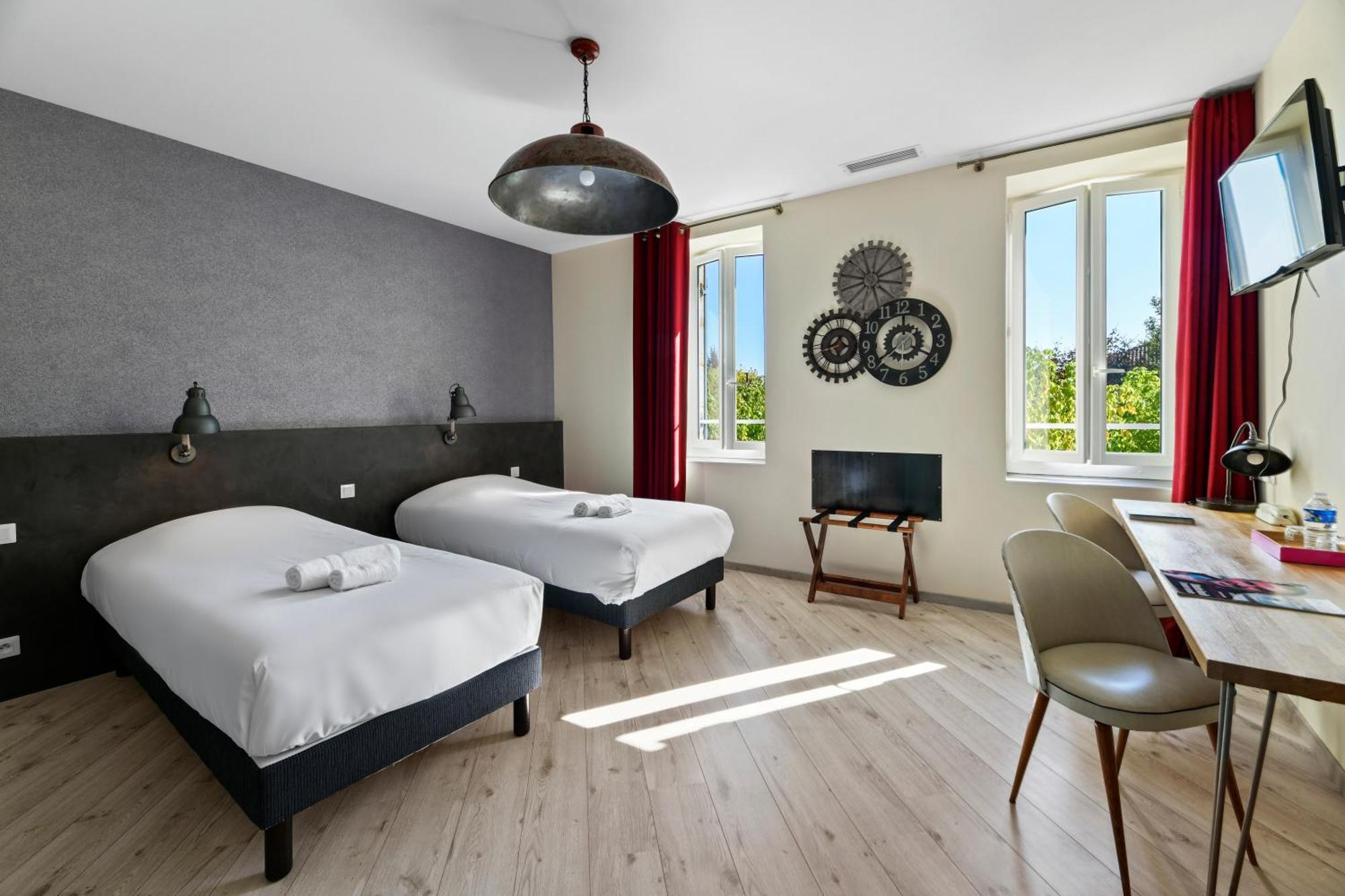 Logis Hotel & Restaurant Le Cadet De Gascogne Saint-Justin  エクステリア 写真