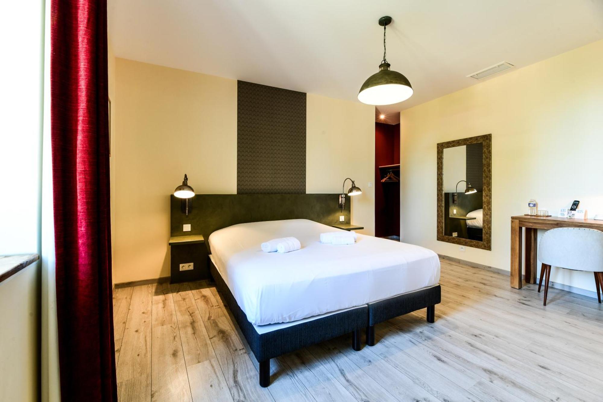 Logis Hotel & Restaurant Le Cadet De Gascogne Saint-Justin  エクステリア 写真