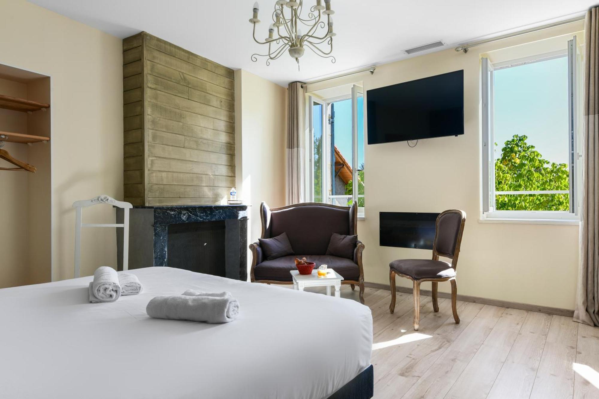 Logis Hotel & Restaurant Le Cadet De Gascogne Saint-Justin  エクステリア 写真